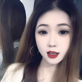 红唇巨乳少妇