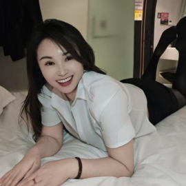 职业装温柔少妇
